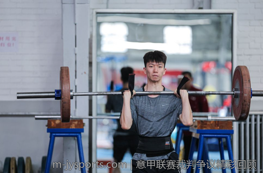 意甲联赛裁判争议精彩回顾