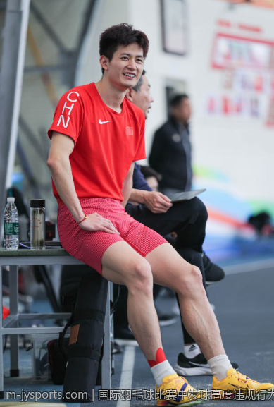 国际羽毛球比赛中发球高度违规行为全面解析